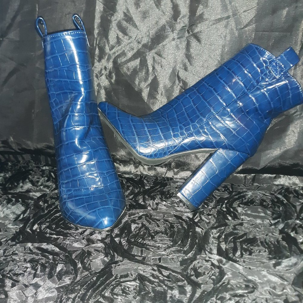 (( Listing # 48 )) (( NEW )) Just Fab , Blue Heel Boots